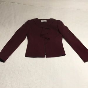 Tahari suit 0p